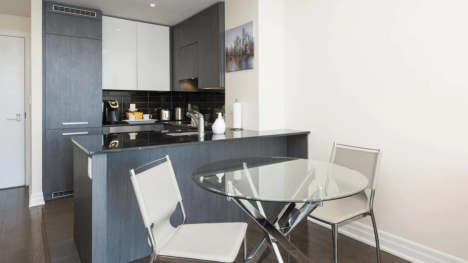 Diamond Vacation Homes - Union Station Toronto 4*,