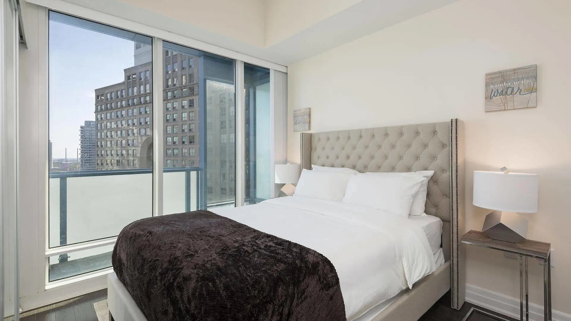 Diamond Vacation Homes - Union Station Toronto 4*,  Kanada